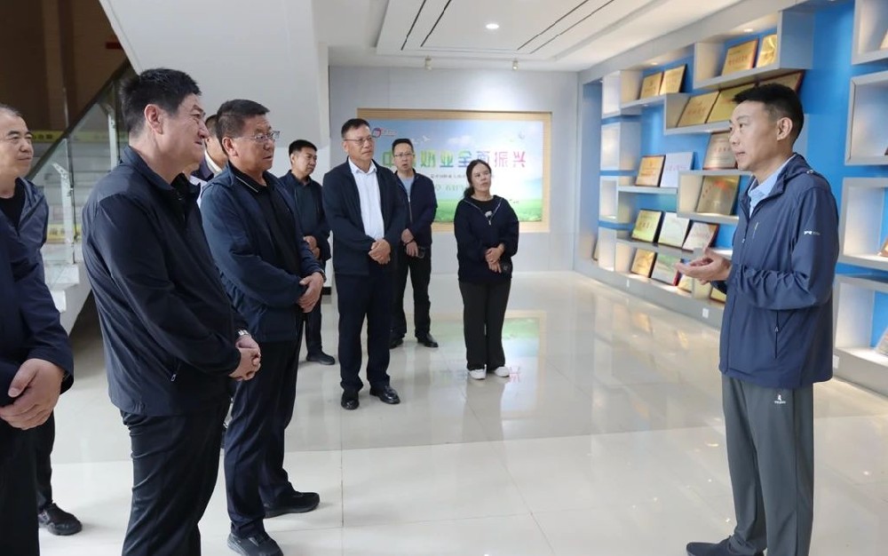 青海省黄南州政协到甘肃前进集团考察