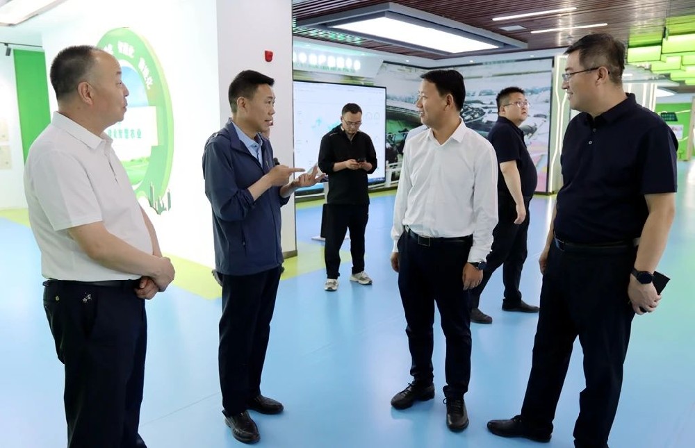 省政府办公厅副主任韩正宾一行到甘肃前进牧业调研