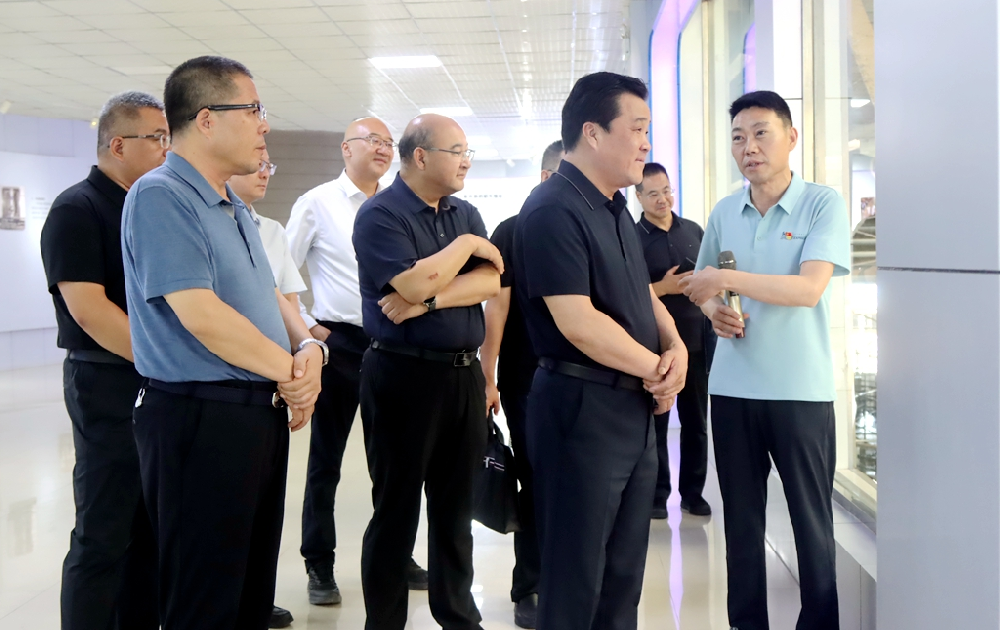 省营商环境建设局局长何正义到甘肃前进集团调研
