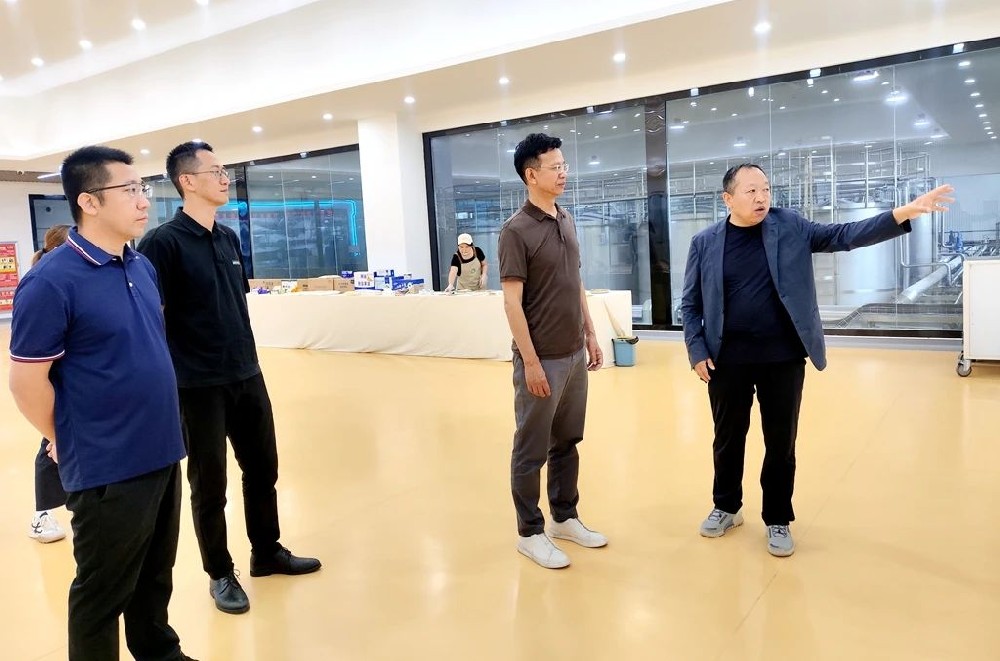 品渥食品股份有限公司董事长王牧到甘肃传祁甘味乳业考察洽谈