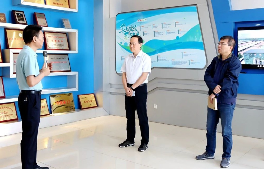 中华职业教育社副总干事彭岭果一行到甘肃前进集团调研
