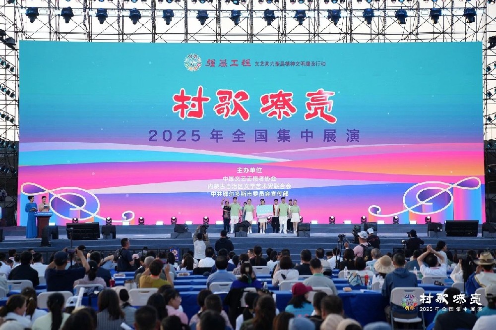 原创村歌《前进之歌》唱响大草原